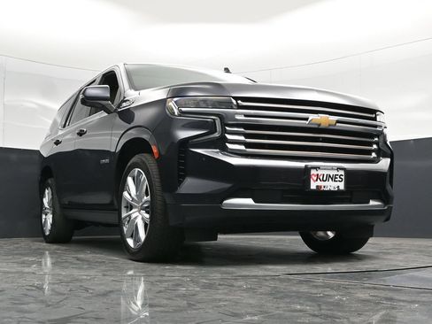 Used 2022 Chevrolet Tahoe High Country w/ Premium Package 2 AWD/4WD image 57