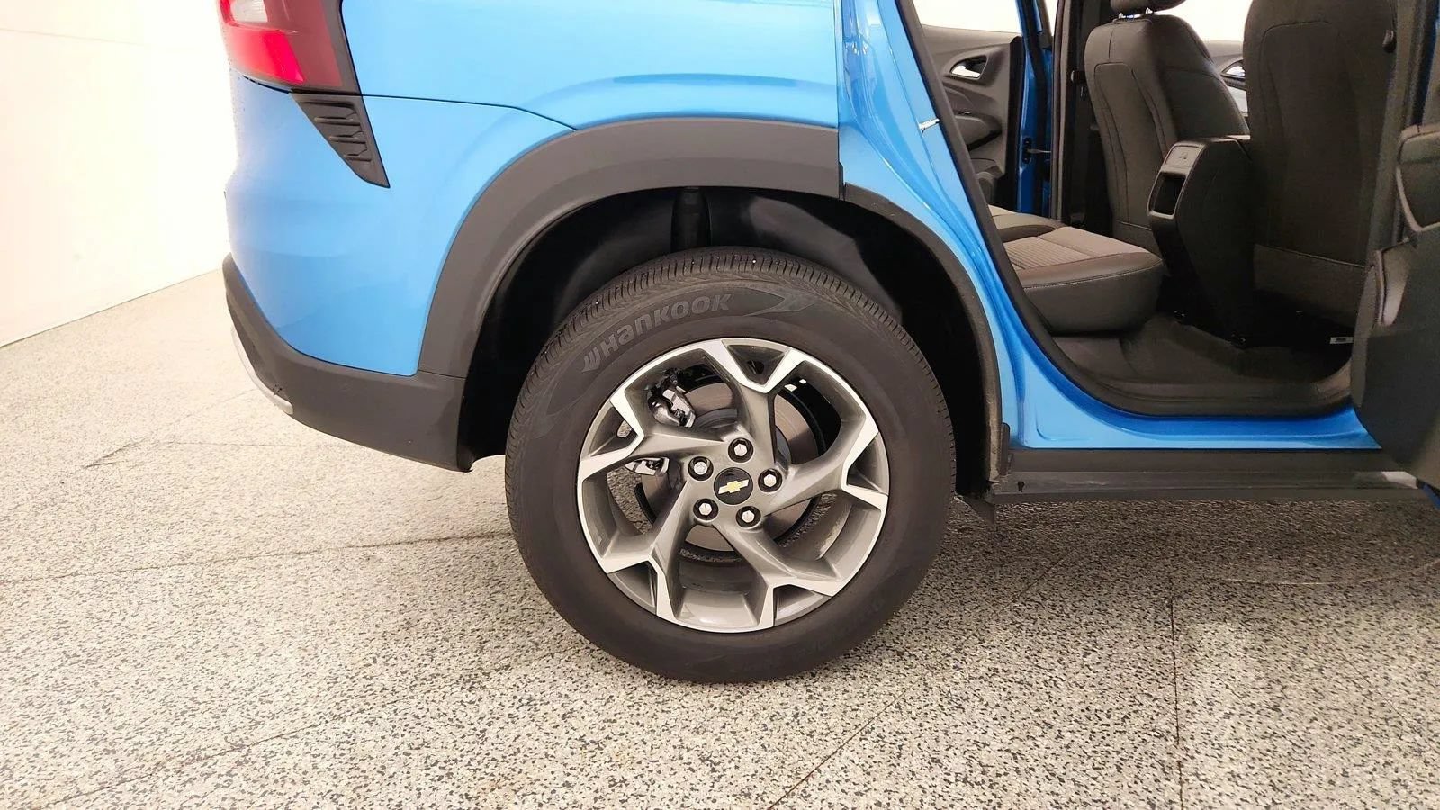 Used 2025 Chevrolet Trax LT w/ Driver Confidence Package FWD image 31