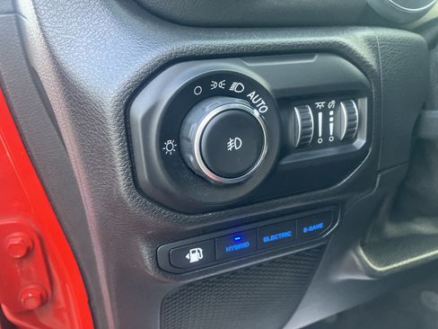 Used 2021 Jeep Wrangler Unlimited Sahara w/ Cold Weather Group AWD/4WD image 19