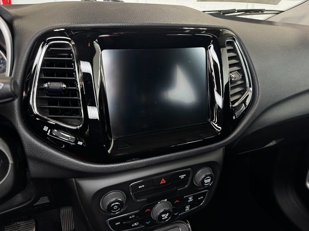 Used 2020 Jeep Compass Limited AWD/4WD image 18