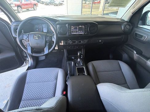 Used 2021 Toyota Tacoma SR5 AWD/4WD image 9