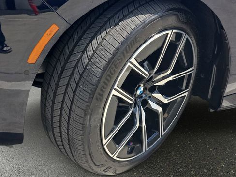 Used 2025 BMW i7 eDrive50 w/ M Sport Package RWD image 37