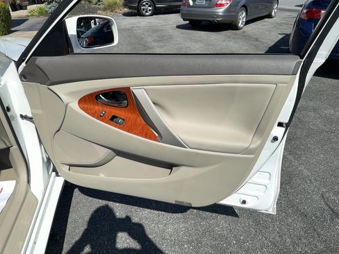 Used 2011 Toyota Camry XLE w/ SE/XLE Extra-Value Pkg FWD image 21