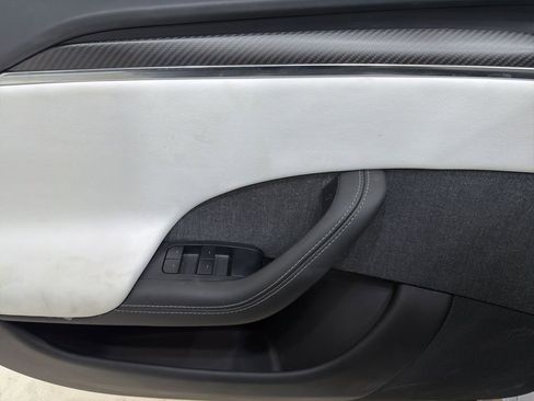 Used 2022 Tesla Model S Plaid image 13