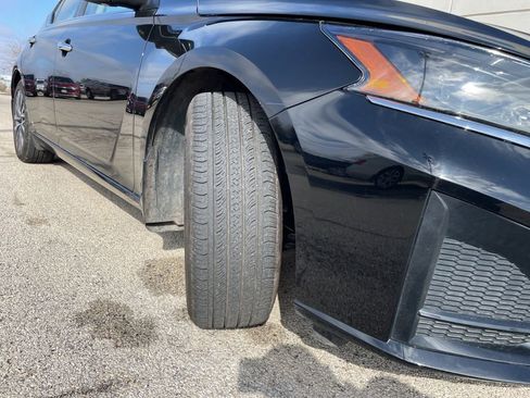 Used 2023 Nissan Altima 2.5 SV w/ SV Premium Package image 17