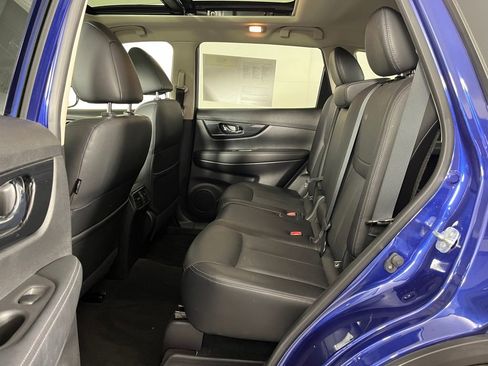 Used 2017 Nissan Rogue SL w/ SL Premium Package image 13