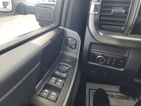 Used 2025 Ford F250 Lariat w/ Lariat Ultimate Package AWD/4WD image 32