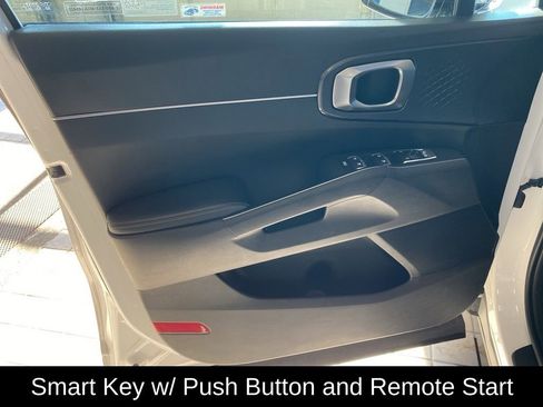 Used 2024 Kia Sorento S image 9