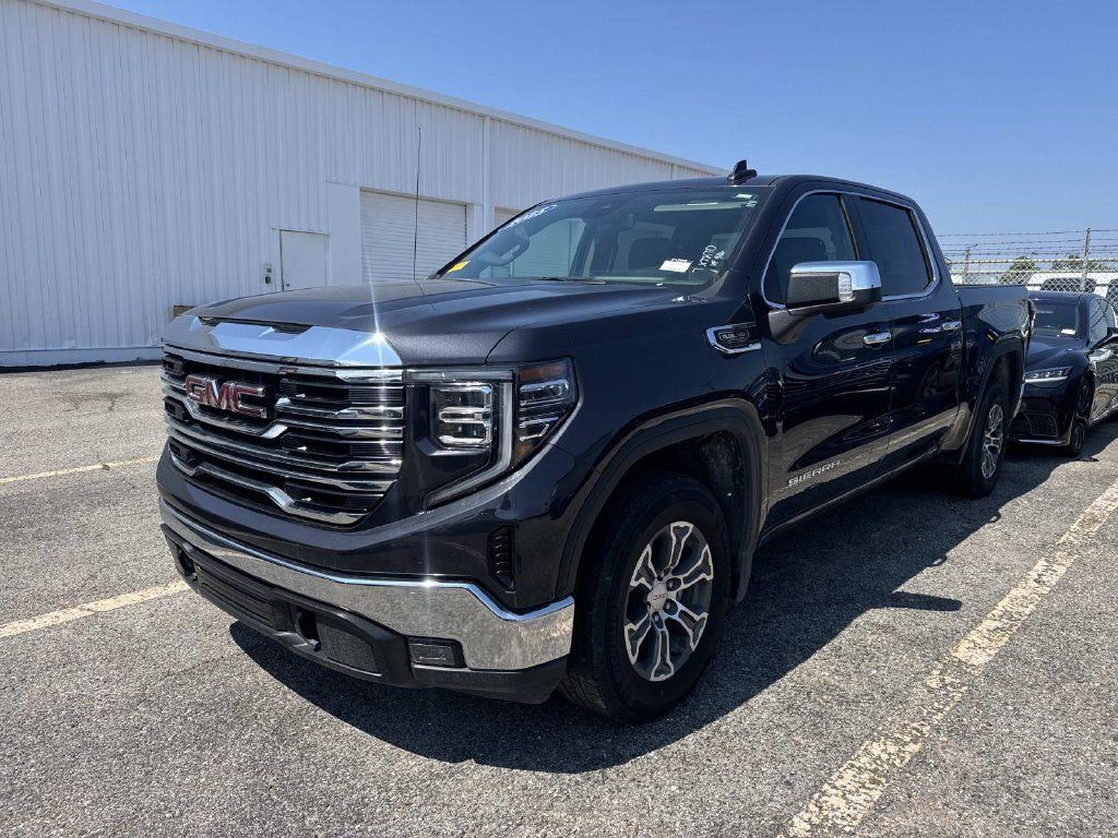 Used 2025 GMC Sierra 1500 SLT RWD image 4