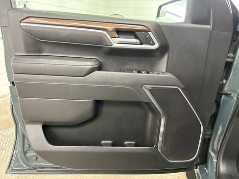 Used 2025 Chevrolet Silverado 1500 LT AWD/4WD image 16