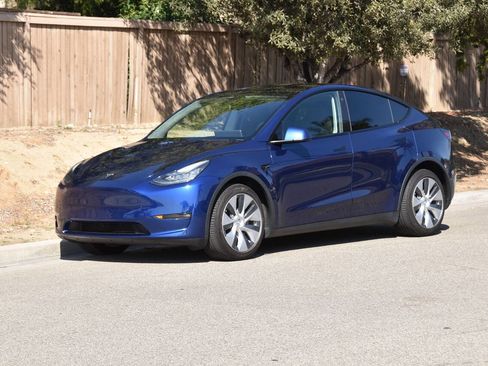 Used 2021 Tesla Model Y Long Range AWD/4WD image 19