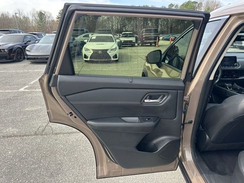 Used 2024 Nissan Rogue SV w/ SV Premium Package image 26