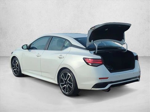 Used 2025 Nissan Sentra SR FWD image 8