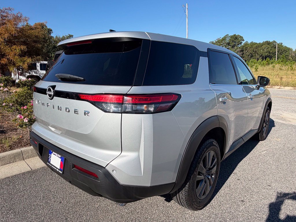 Used 2023 Nissan Pathfinder S FWD image 16