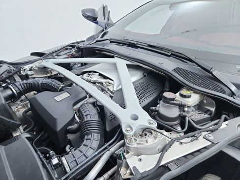 Used 2018 Aston Martin DB11 Coupe RWD image 13