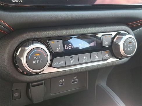 New 2025 Nissan Versa SR w/ Trunk Package image 13