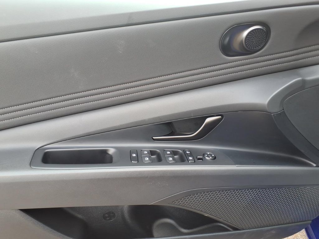 Certified 2026 Hyundai Elantra SEL Sport FWD image 15