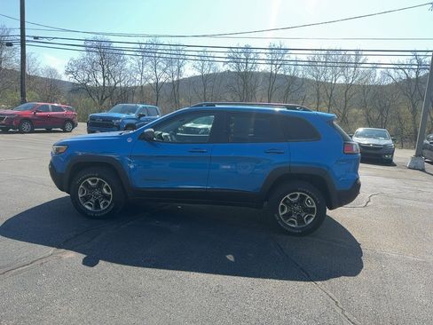 Used 2019 Jeep Cherokee Trailhawk image 8