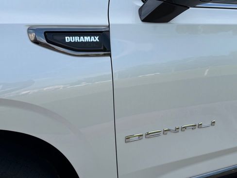 Used 2024 GMC Yukon Denali Ultimate AWD/4WD image 9