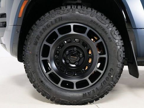 New 2026 Land Rover Defender 110 OCTA AWD/4WD image 9