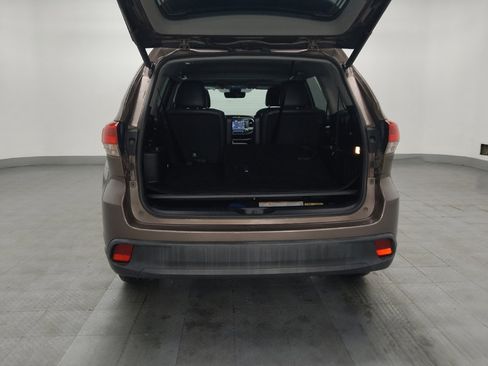 Used 2018 Toyota Highlander XLE image 29