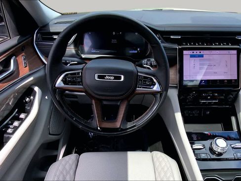 Used 2023 Jeep Grand Cherokee L Summit w/ Luxury Tech Group V AWD/4WD image 8