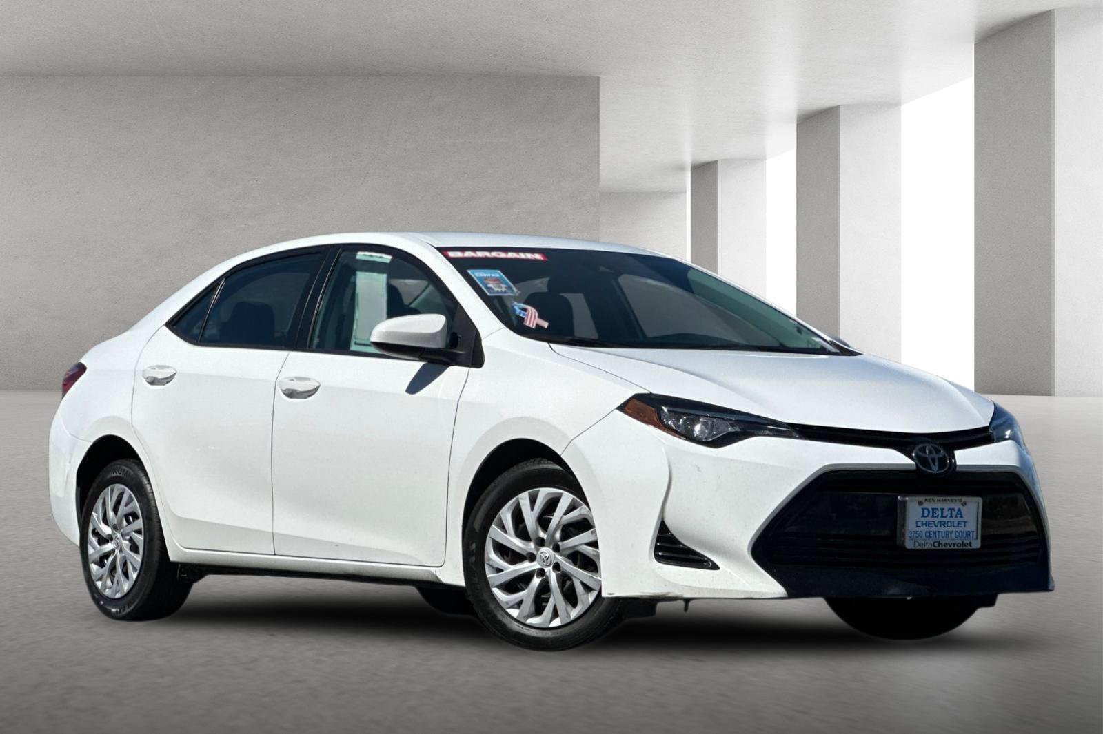 Used 2017 Toyota Corolla LE FWD image 2
