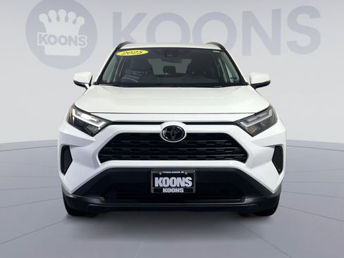 Used 2025 Toyota RAV4 XLE AWD/4WD image 4