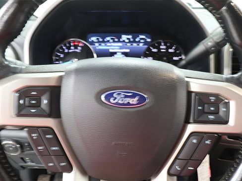 Used 2022 Ford F350 Lariat image 11