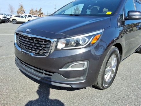 Used 2021 Kia Sedona LX image 9
