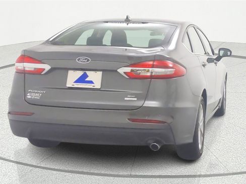 Used 2020 Ford Fusion SE image 2