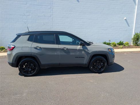 Used 2023 Jeep Compass Latitude w/ Convenience Group AWD/4WD image 6