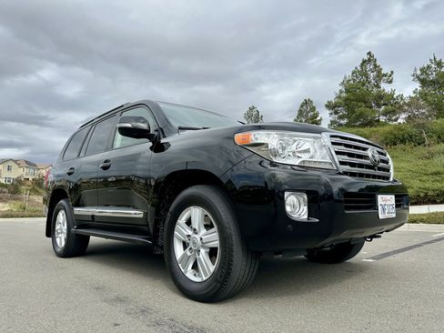 Used 2015 Toyota Land Cruiser image 11