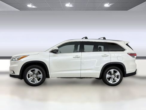 Used 2015 Toyota Highlander Limited Platinum FWD image 2