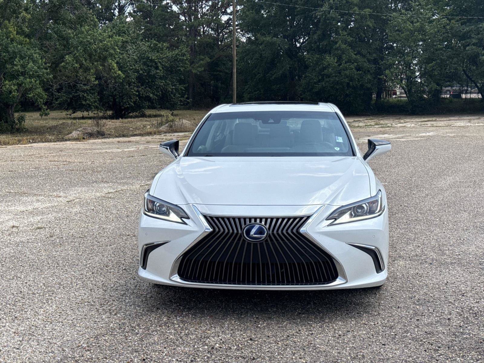 Used 2024 Lexus ES 300h Ultra Luxury w/ Accessory Package (Z2) FWD image 9