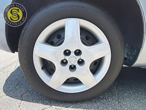 Used 2004 Toyota Matrix FWD image 9