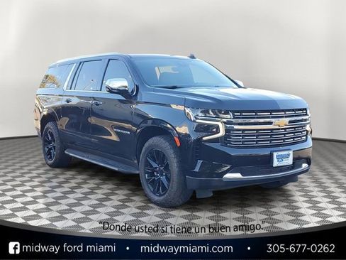 Used 2023 Chevrolet Suburban Premier image 1