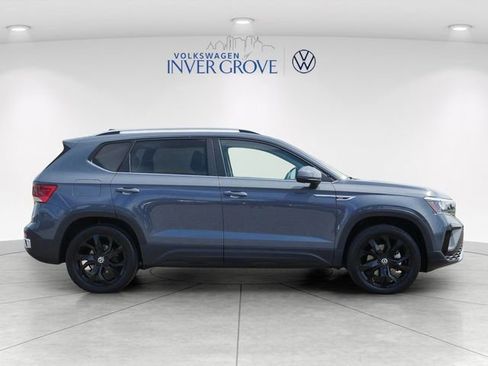 Certified 2023 Volkswagen Taos SE w/ Panoramic Sunroof Package AWD/4WD image 8
