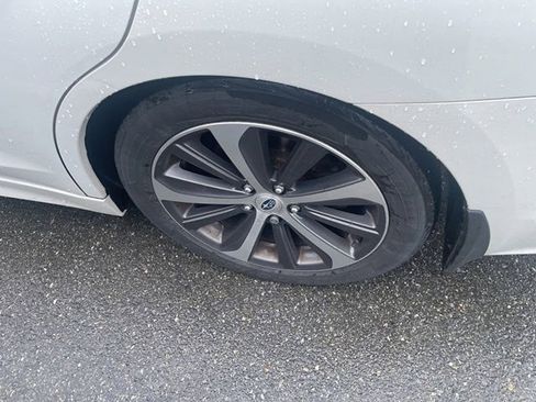 Used 2015 Subaru Legacy 2.5i Limited AWD/4WD image 10