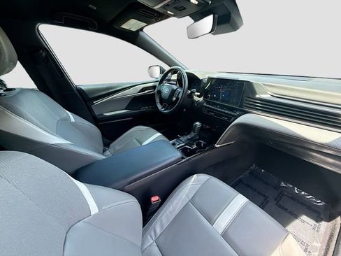 Used 2025 Toyota Camry SE w/ Convenience Package FWD image 28