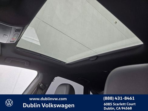 Certified 2020 Volkswagen Jetta R-Line w/ R-Line Cold Weather Package image 18