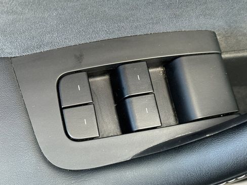Used 2025 Tesla Model Y Long Range AWD/4WD image 15