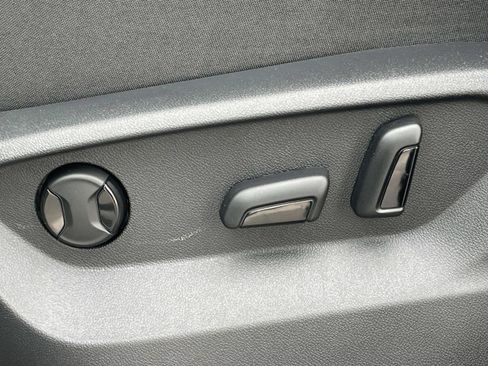 New 2026 Volkswagen Atlas SE FWD image 19