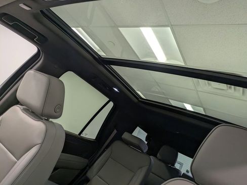 Used 2023 GMC Yukon SLT w/ SLT Premium Package image 20