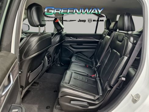 Used 2023 Jeep Grand Cherokee L Limited AWD/4WD image 17