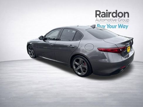 Used 2019 Alfa Romeo Giulia w/ Quick Order Package 22K Sport RWD image 5