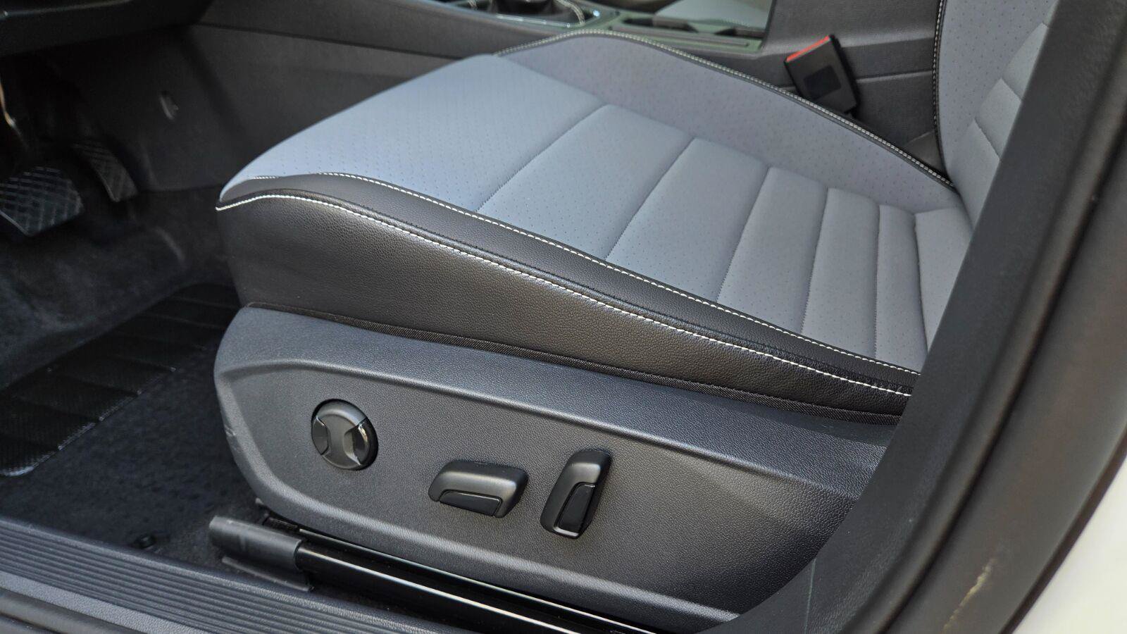 Certified 2026 Volkswagen Jetta SE FWD image 21