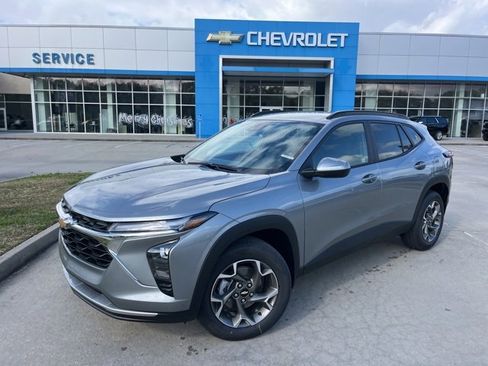 New 2026 Chevrolet Trax LT image 2