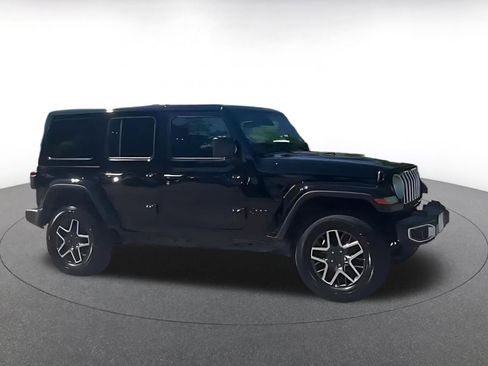 Used 2025 Jeep Wrangler Unlimited Sahara AWD/4WD image 7