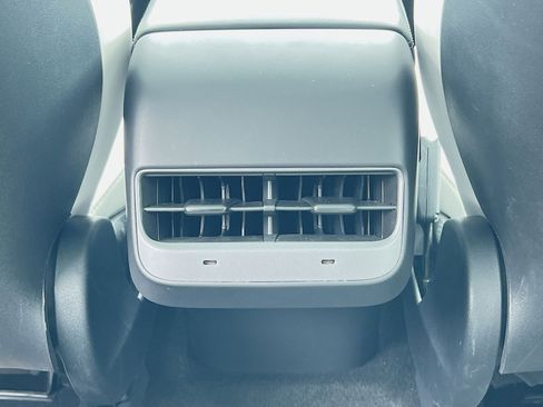 Used 2023 Tesla Model Y Long Range image 23